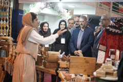 بازدید مسئولین  کشور  از هشتمین بازارچه دانشجویی و اولین جشنواره آیین های نوروزی